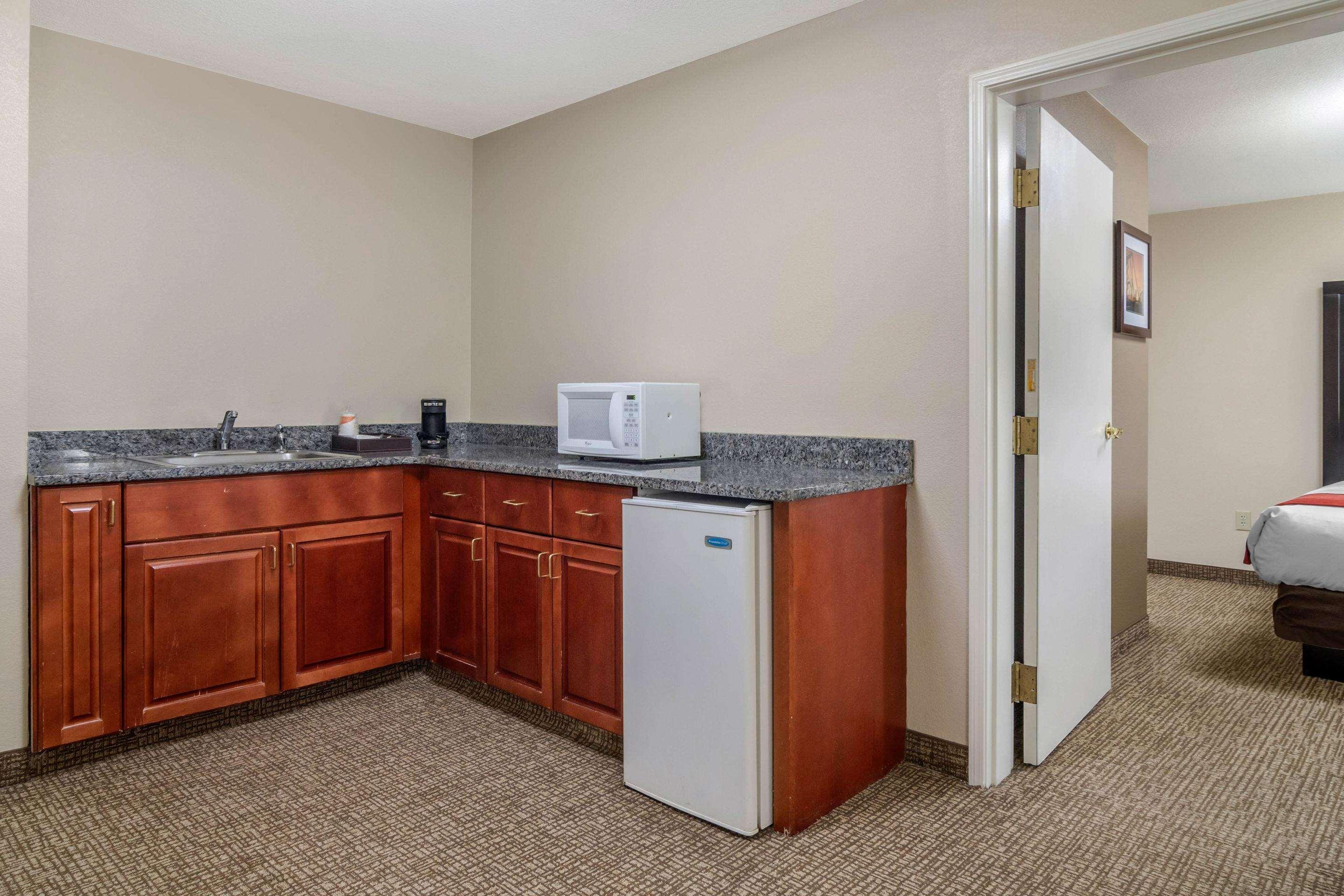 Comfort Inn & Suites Atlanta-Smyrna מראה חיצוני תמונה