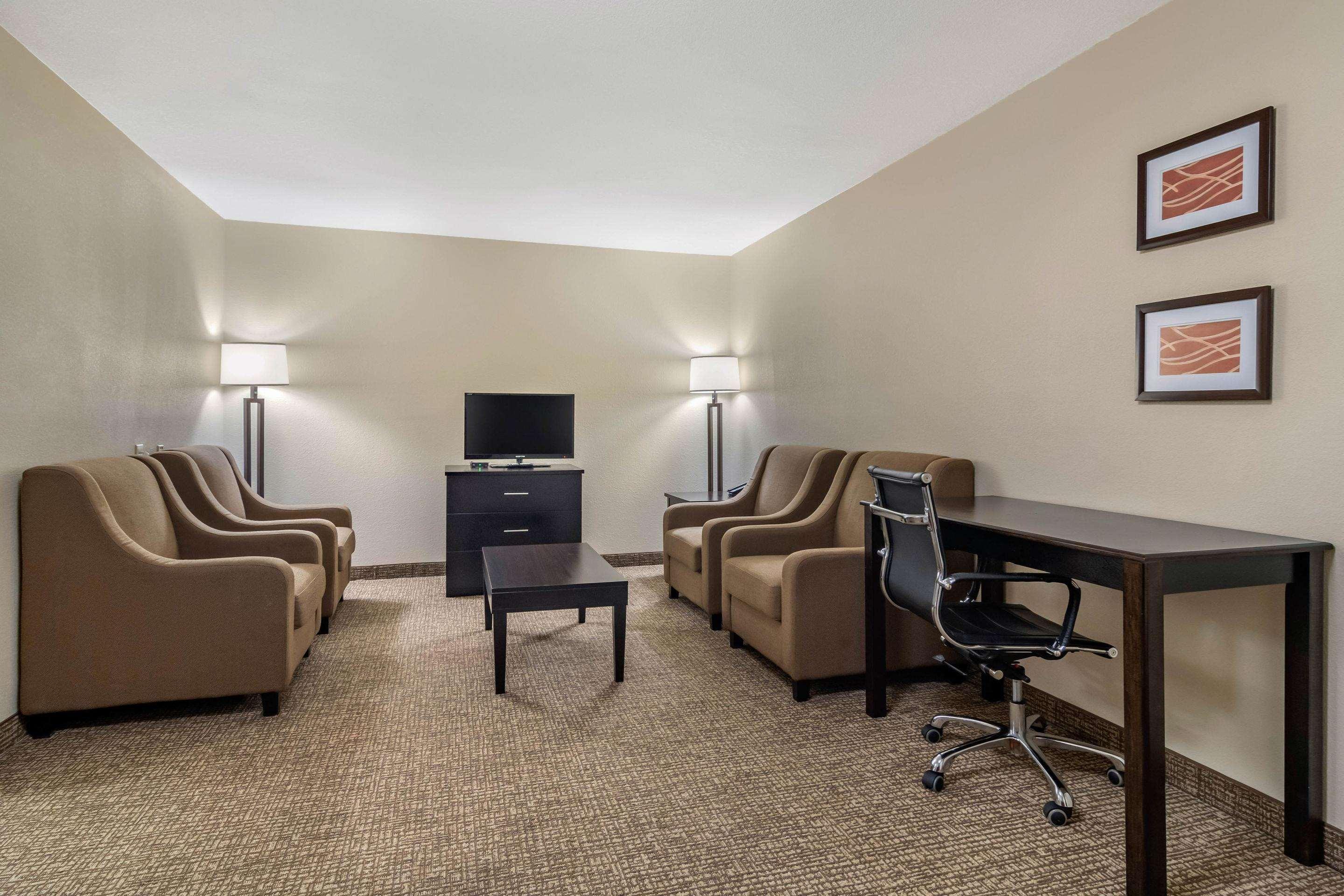 Comfort Inn & Suites Atlanta-Smyrna מראה חיצוני תמונה