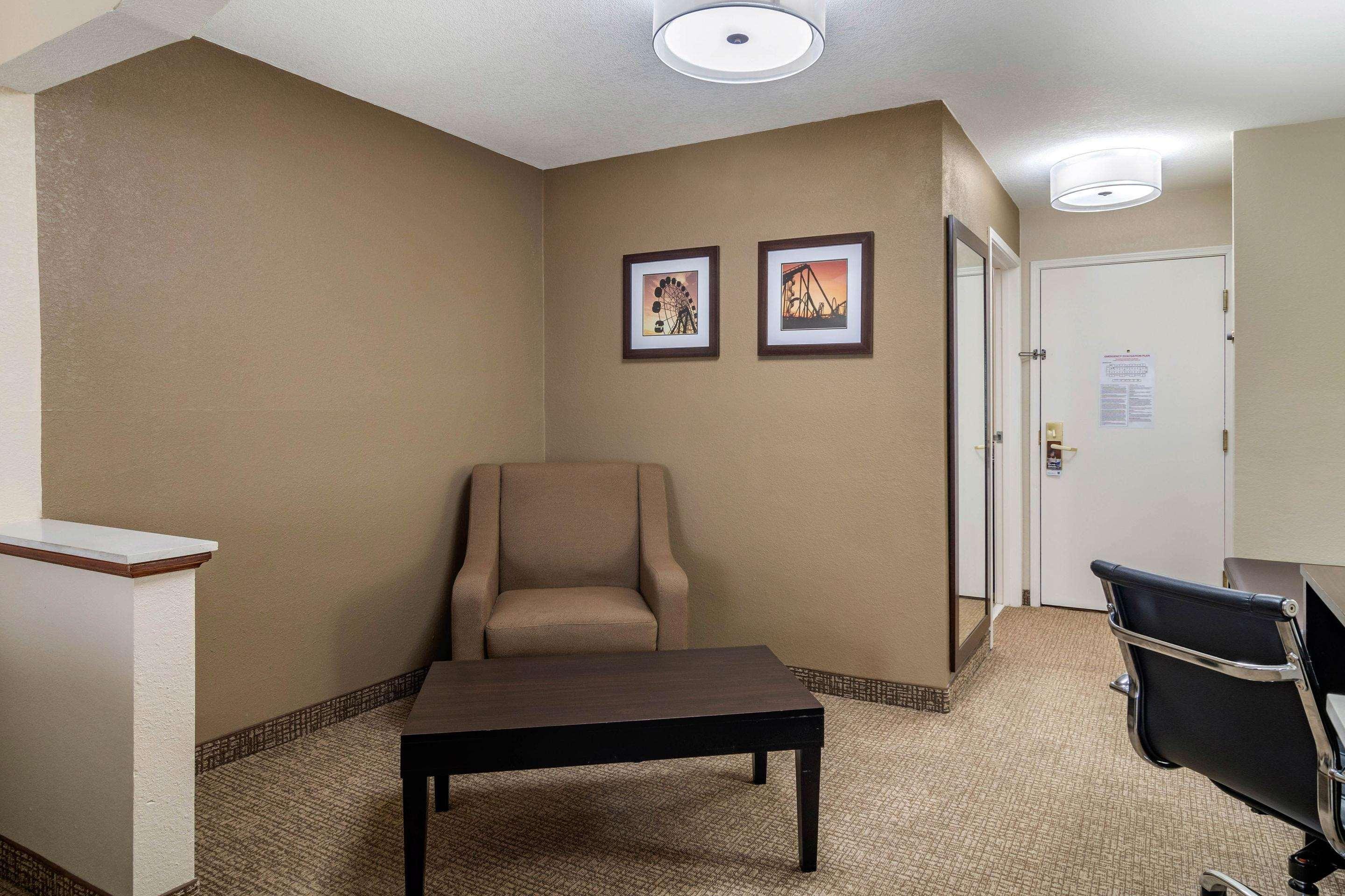 Comfort Inn & Suites Atlanta-Smyrna מראה חיצוני תמונה